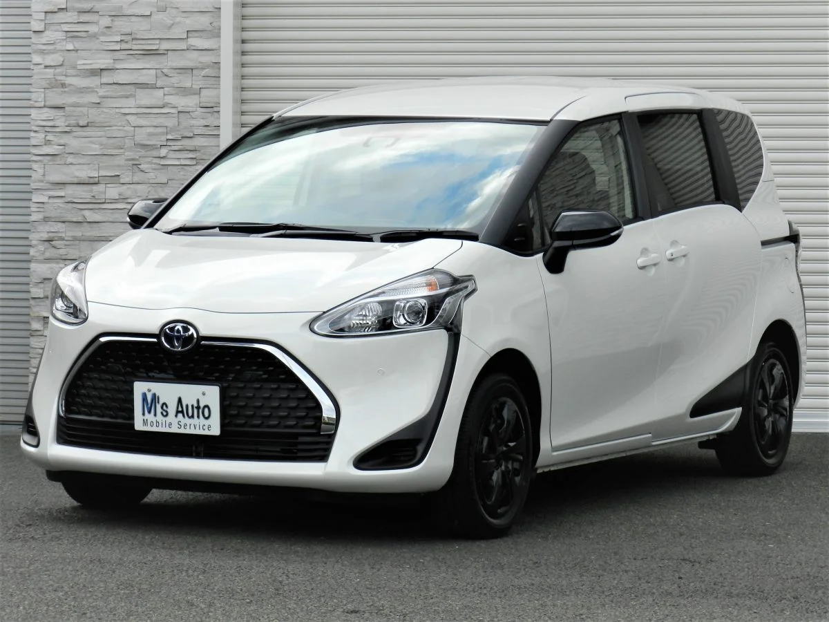 トヨタRAV4ハイブリッド Gグレード ホワイトパールクリスタルシャイン 入庫時のフロントサイド外観