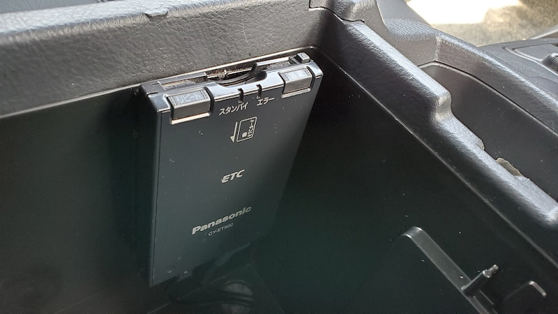 ETC車載器をアップで撮影した室内写真