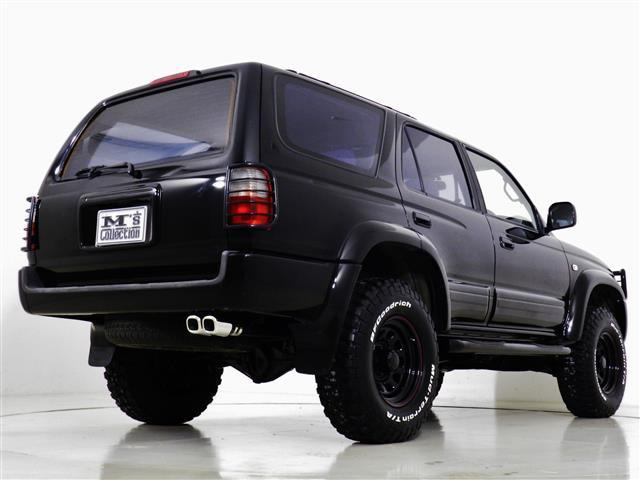 185系ハイラックスサーフ Military Edition ブラック リア斜め後方 背面タイヤレス加工