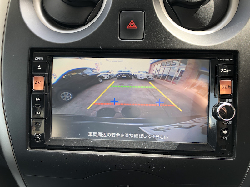 バックカメラのモニター画面をアップで撮影した写真