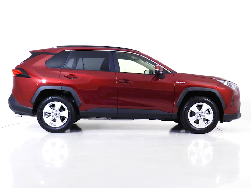 赤いトヨタRAV4を真横から撮影した外観写真
