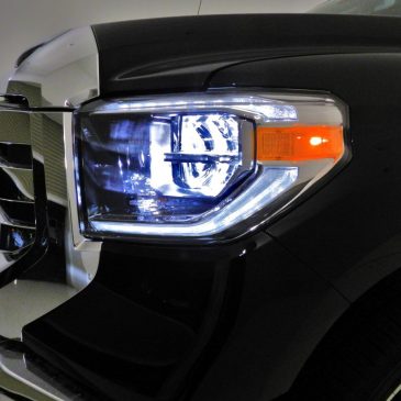 フルサイズトラックはフロントフェイスも大迫力！！