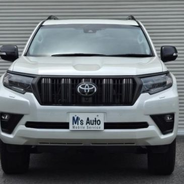 走行9,000kmの極上プラド入庫しました。