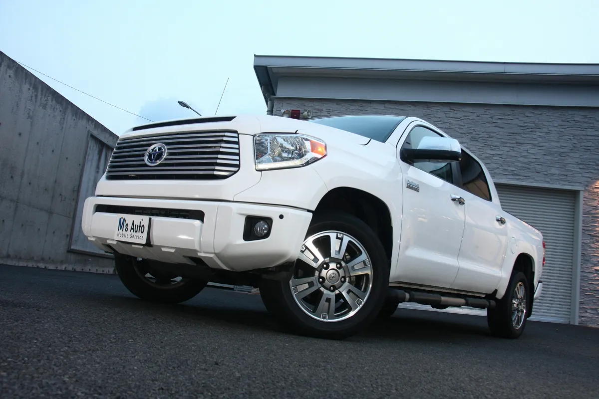 USトヨタ タンドラ 2014年式 CrewMax Platinum 4X4 ホワイト フロント斜め前