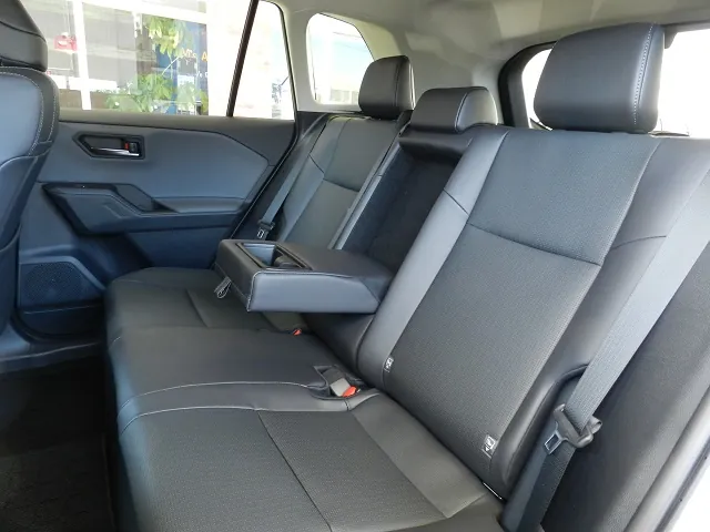 トヨタRAV4 2026年式 後部座席