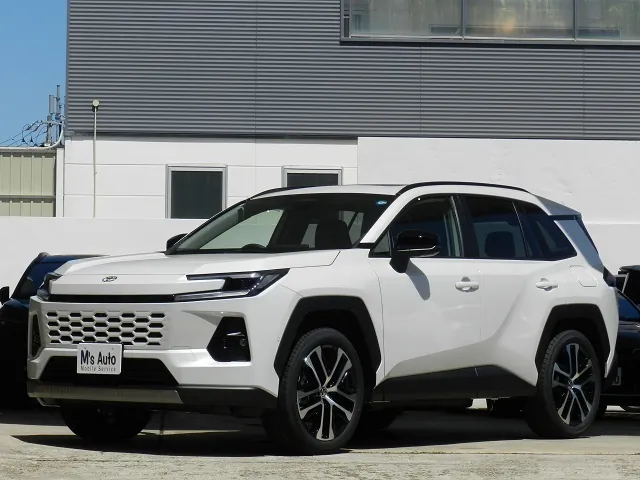 トヨタRAV4 2026年式 プラチナホワイトパールマイカ フロント斜め前の外観