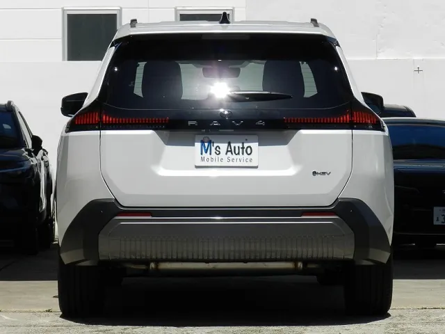 トヨタRAV4 2026年式 プラチナホワイトパールマイカ リアビュー