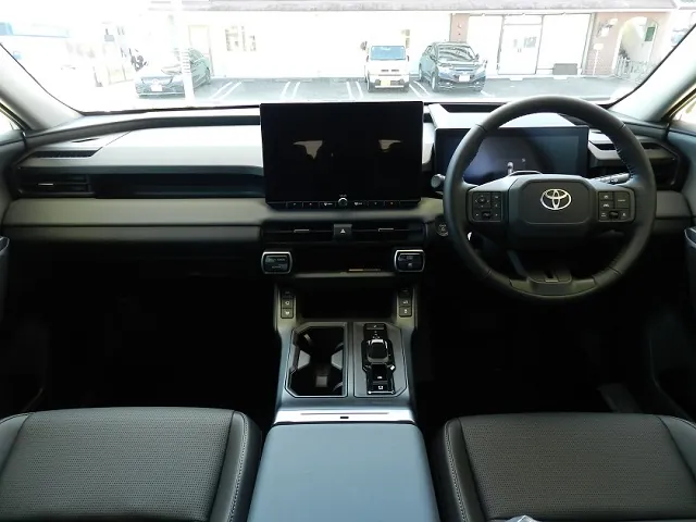 トヨタRAV4 2026年式 運転席まわりと12.9インチ画面