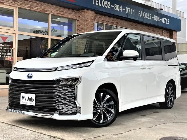 トヨタ ヴォクシー 2026年式 プラチナホワイトパールマイカ フロント斜め前