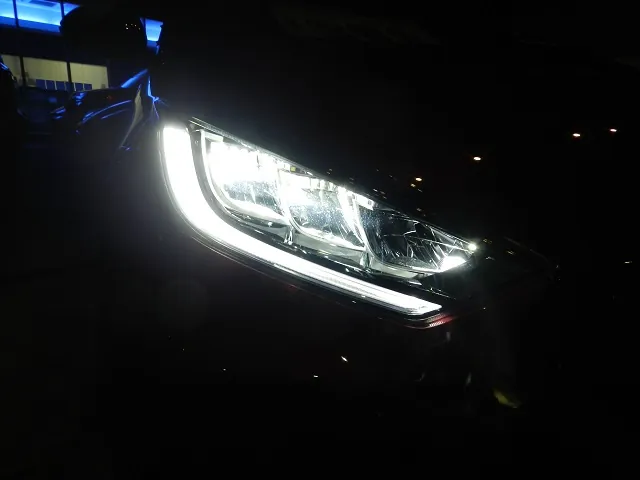 トヨタ ヤリス 2026年式 3灯式フルLEDヘッドランプ点灯
