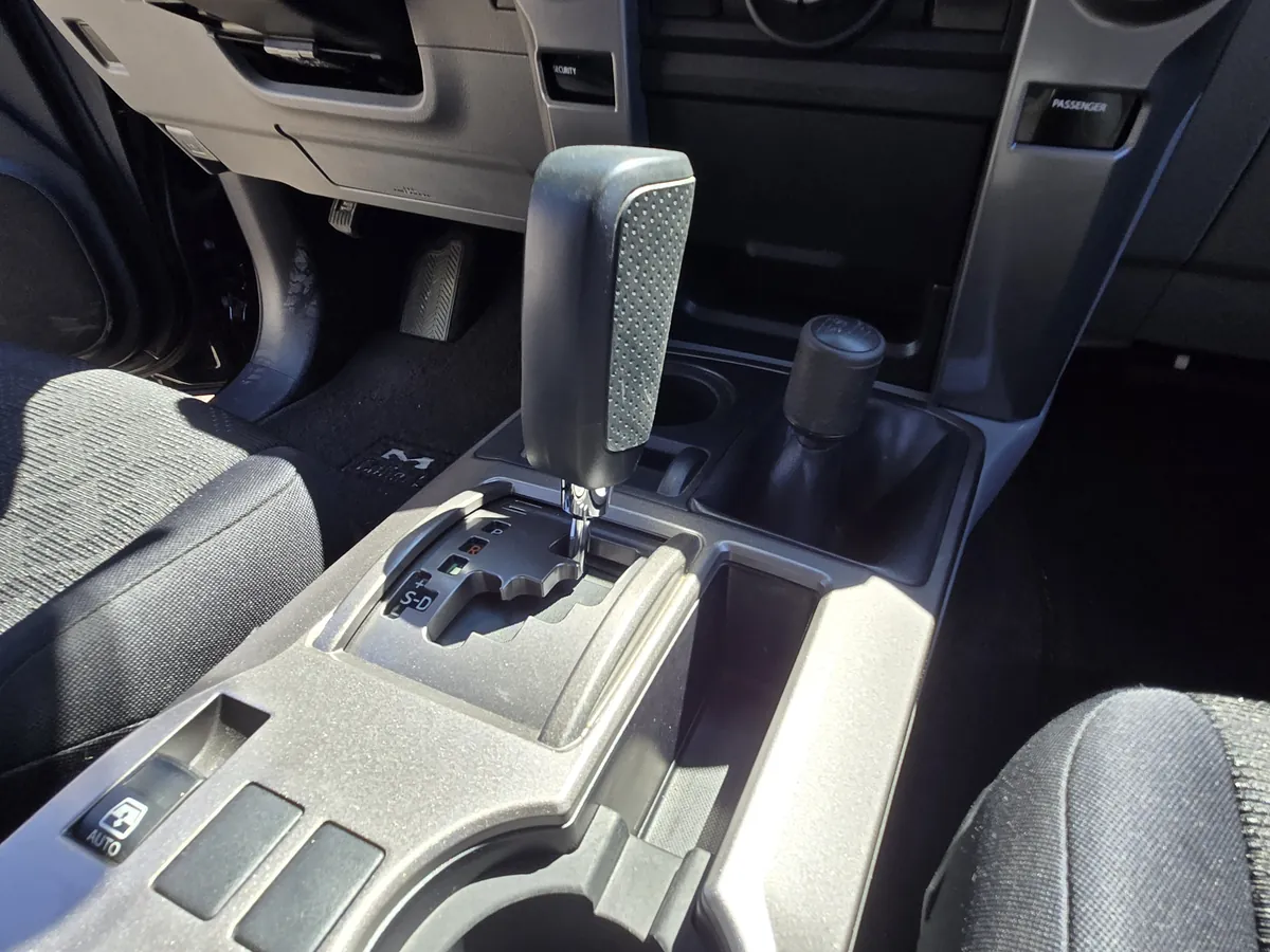 USトヨタ 4RUNNER 2012年式 シフトまわりとトランスファーレバー