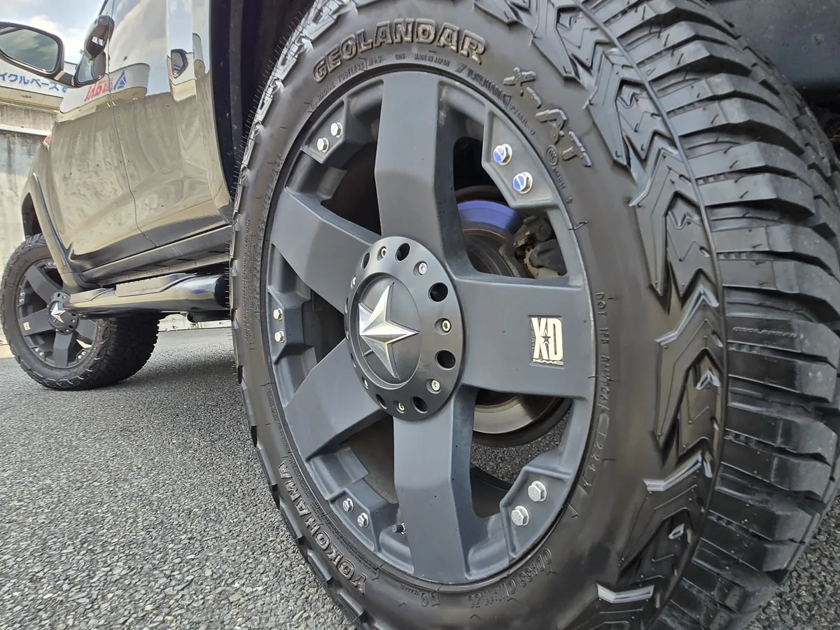 USトヨタ 4RUNNER 2014年式 285/55R20オフロードタイヤとKMCロックスター20インチホイール
