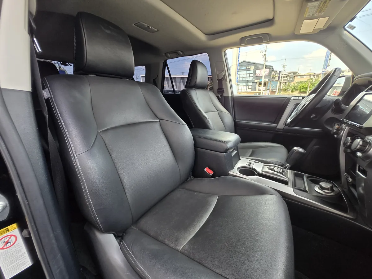 USトヨタ 4RUNNER 2014年式 運転席・助手席のレザーシート