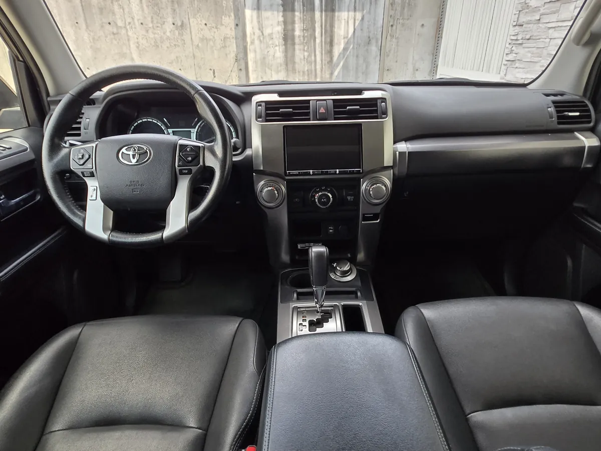 USトヨタ 4RUNNER 2014年式 運転席まわりのインテリアパネル