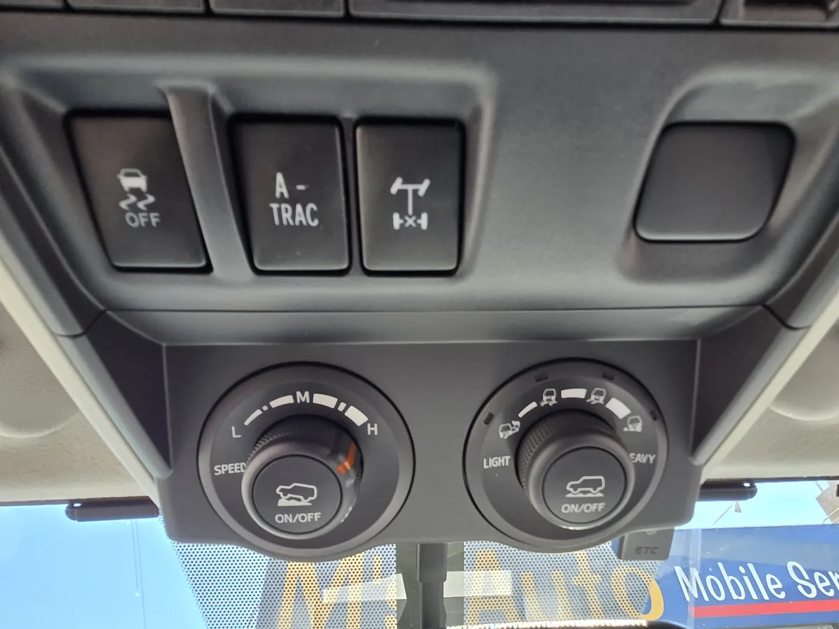 USトヨタ 4RUNNER 2012年式 クロールコントロールなど各種操作スイッチ