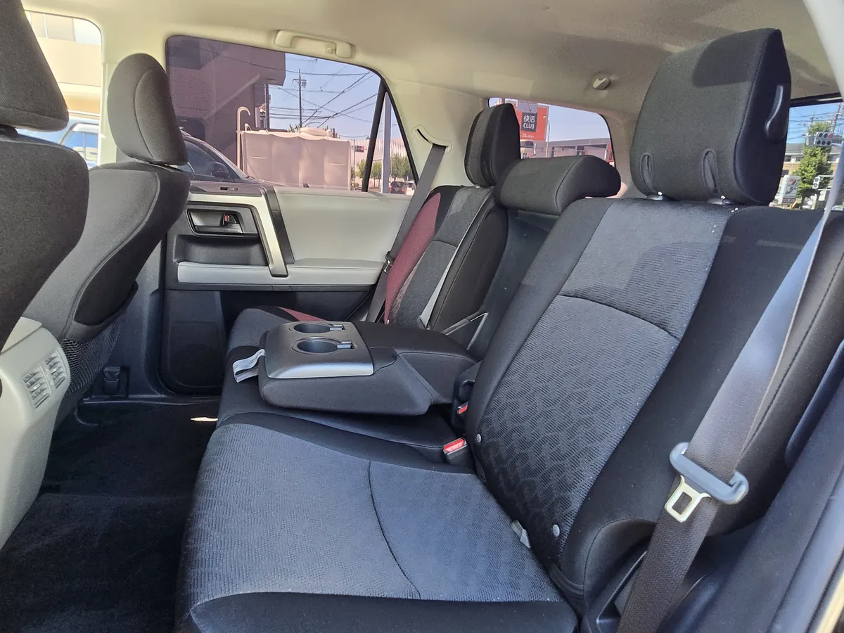 USトヨタ 4RUNNER 2012年式 リアシート