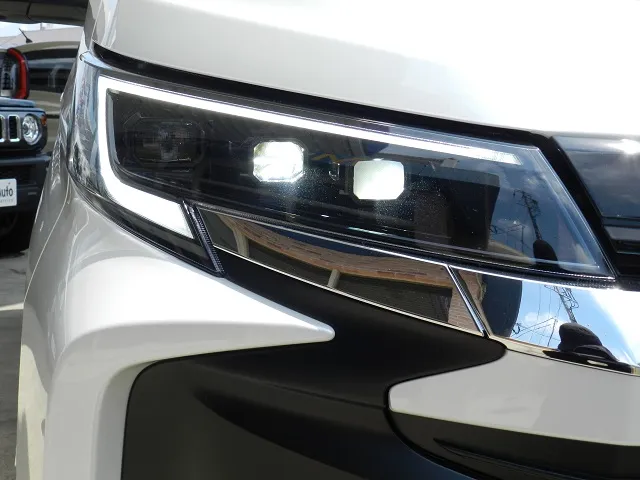ノア 2026年式 薄型のLEDヘッドライト