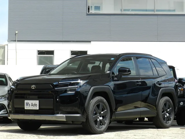 新型RAV4 2026年式 アティチュードブラックマイカ フロントエクステリア斜め前