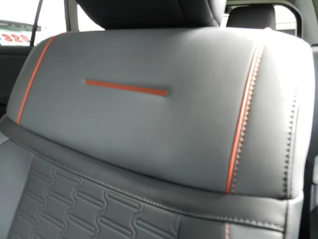 新型RAV4 2026年式 前列シート背もたれ