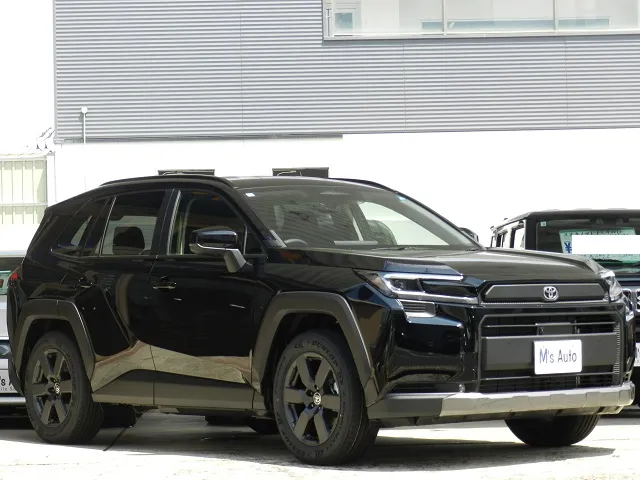 新型RAV4 2026年式 アティチュードブラックマイカ フロントエクステリア斜め前