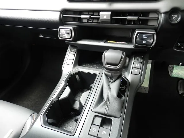 新型RAV4 2026年式 シフトレバーとパネルスイッチ