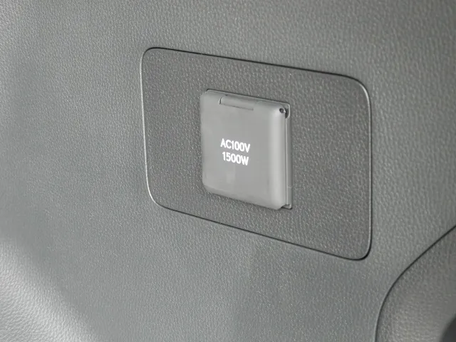 新型RAV4 2026年式 トランクルームのAC100V 1500Wコンセント