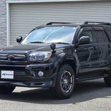 カスタム・ハイラックスサーフ入庫！Black Knight仕様 全国納車可能！