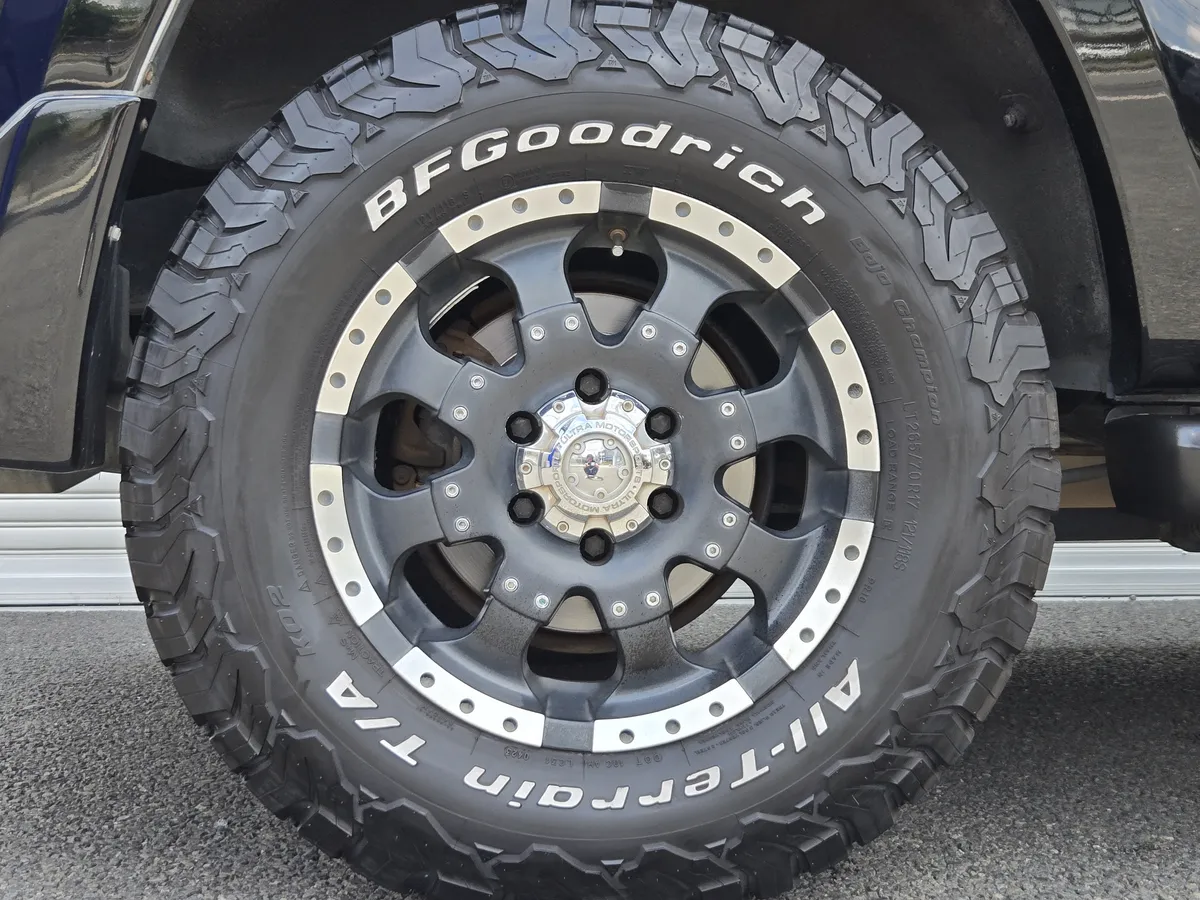 ハイラックスサーフ 平成20年式 MU-02 GoliathホイールとBFGoodrich All-Terrainタイヤ