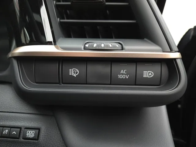 クラウンスポーツ 2024年式 AC100Vなど運転席右側のスイッチ