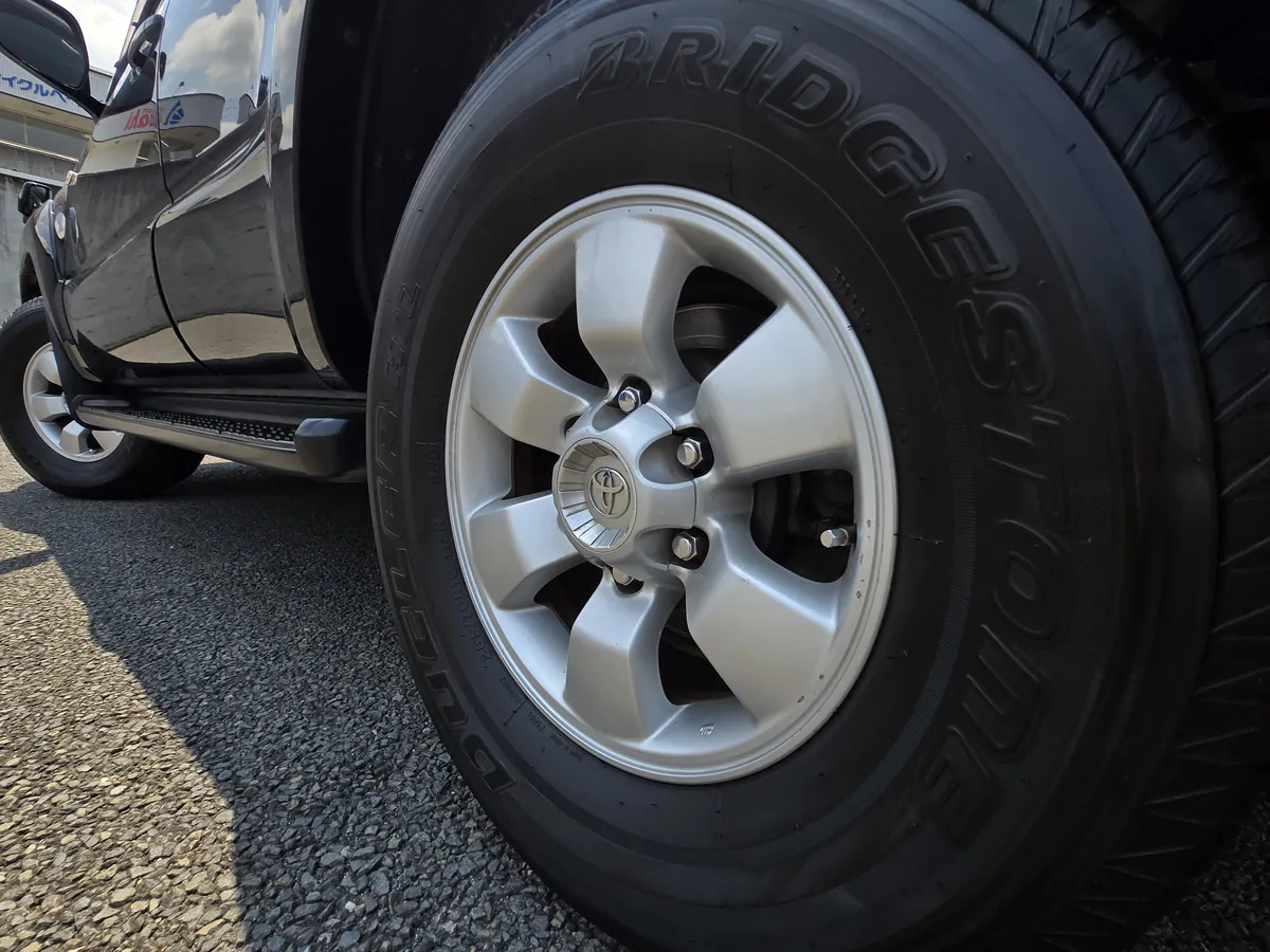 ハイラックスサーフ 2009年式 265/70R16タイヤと16インチアルミホイール