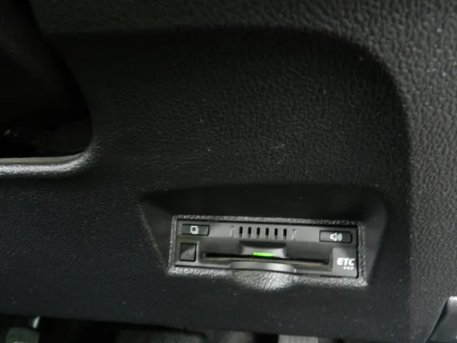 プリウス 2019年式 運転席足元に付いたETC車載器
