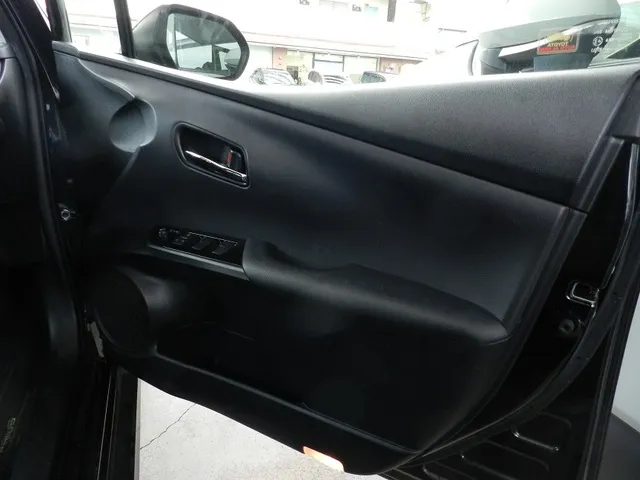 プリウス 2019年式 運転席ドアの内張り