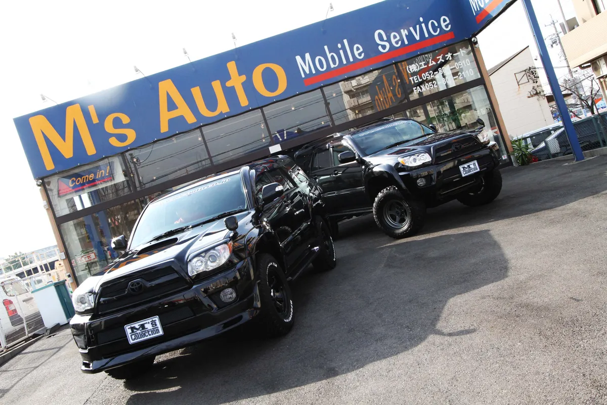 ハイラックスサーフ 215系 カスタムコンプリート2台 CROSS WILDとBLACK KNIGHT
