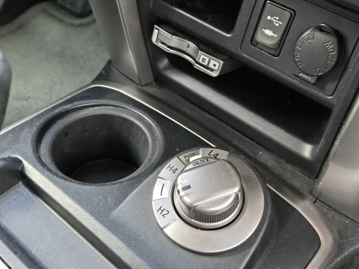 USトヨタ 4RUNNER 2014年式 4WD切替ダイヤル