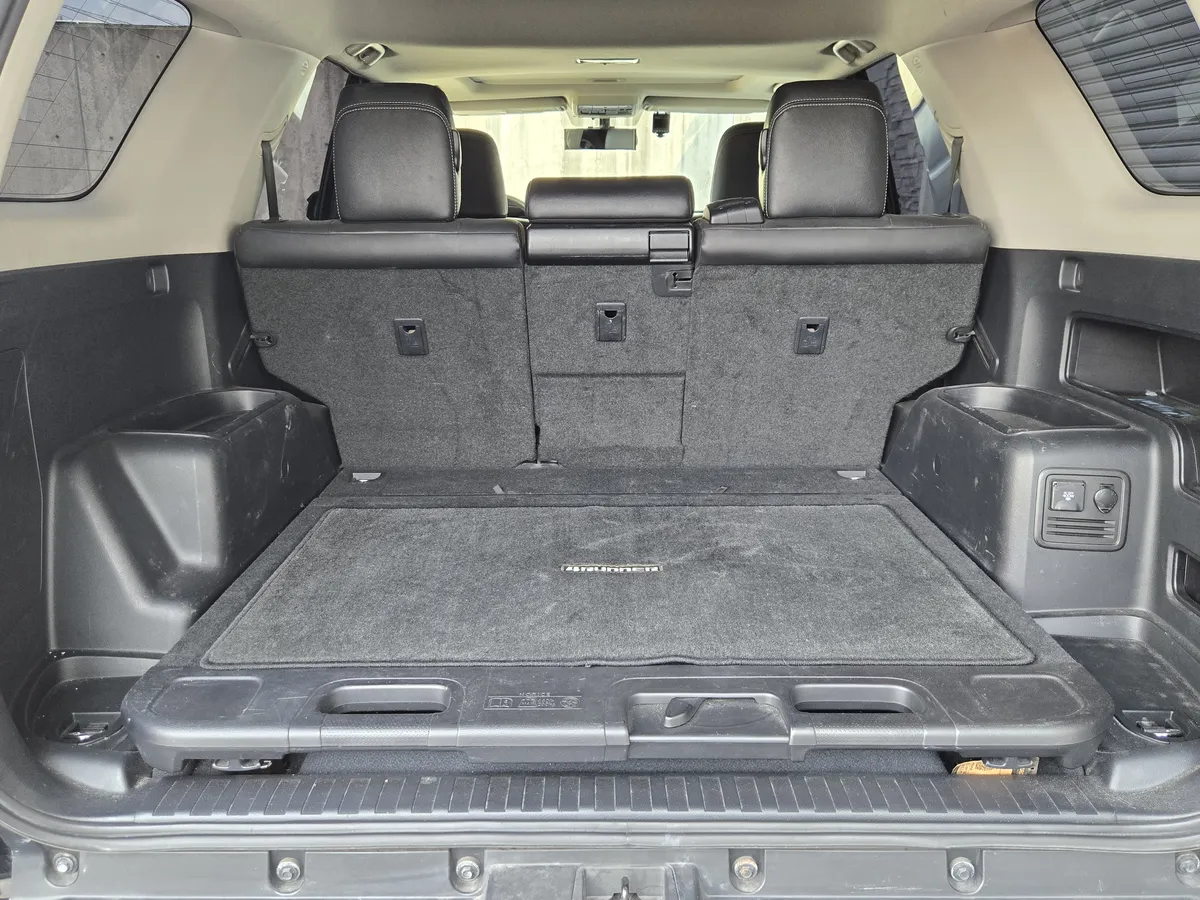 USトヨタ 4RUNNER 2014年式 ラゲッジスペース