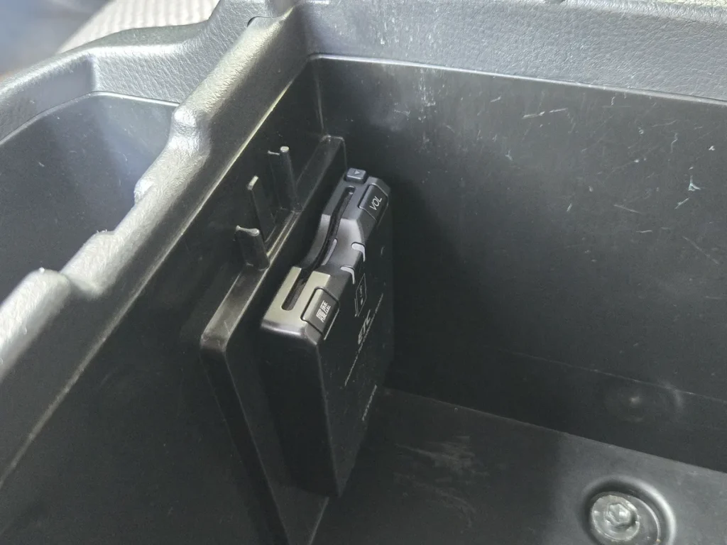 ハイラックスサーフ SSR-X“LIMITED” ブラックのETC車載器
