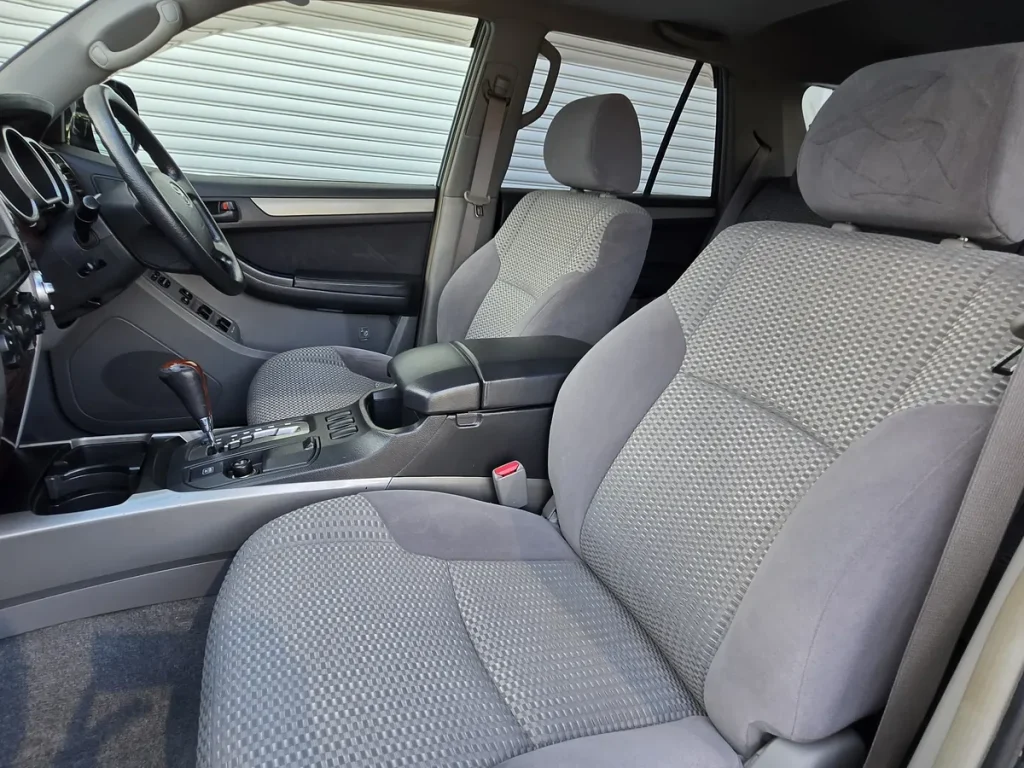 ハイラックスサーフ SSR-X“LIMITED” ブラックの運転席と助手席