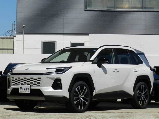 新型RAV4 Z ハイブリッド ホワイトのフロント左斜め