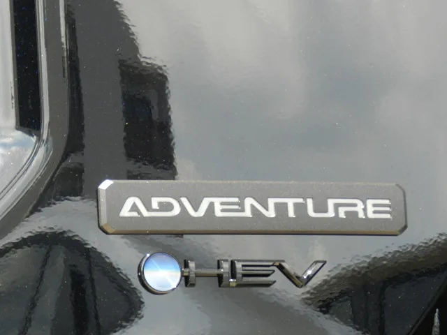 新型RAV4 Adventure のエンブレム