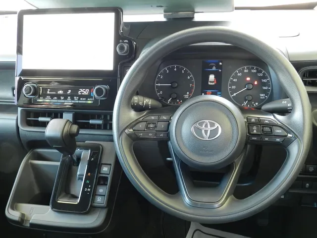 シエンタ G の運転席まわりと10.5インチのディスプレイ