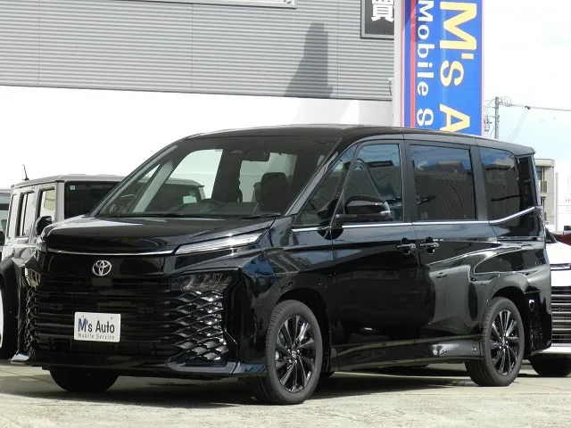 ヴォクシー 2026年式 S-Z ハイブリッド ニュートラルブラックのフロント左斜め