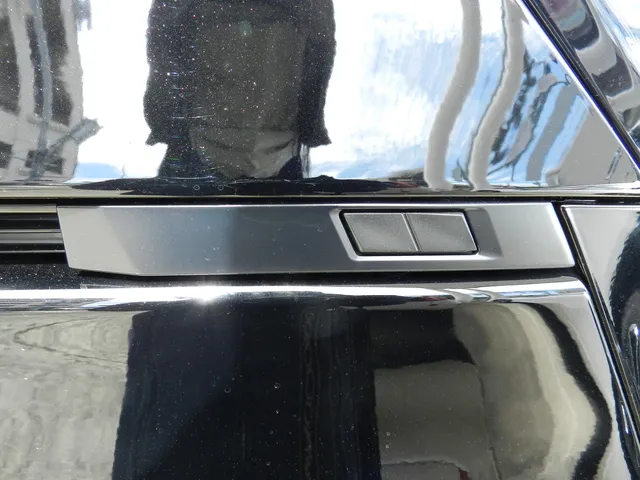 ヴォクシー 2026年式 S-Z ハイブリッドの車両サイドのパワーバックドアスイッチ