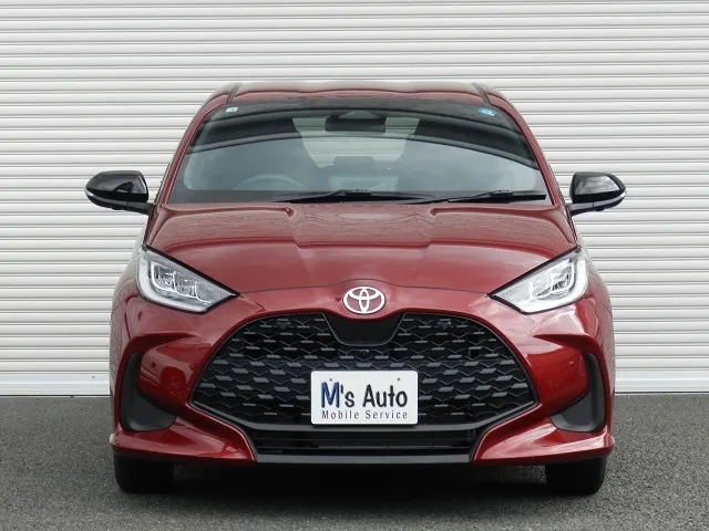 ヤリス 2026年式 1.0G センシュアルレッドマイカのフロント正面