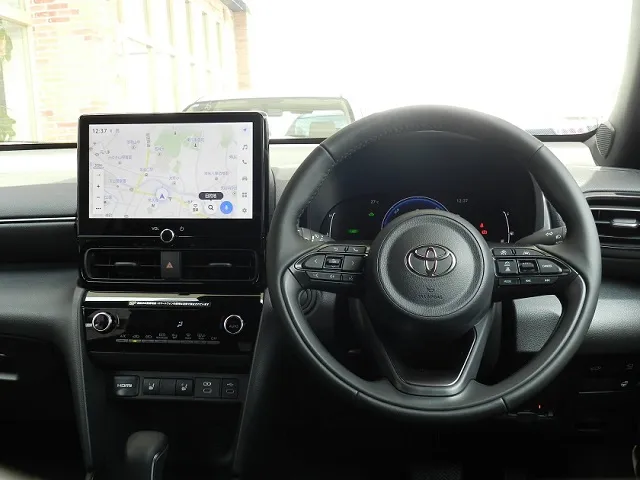 ヤリスクロス 2026年式 運転席まわりと10.5インチディスプレイオーディオ