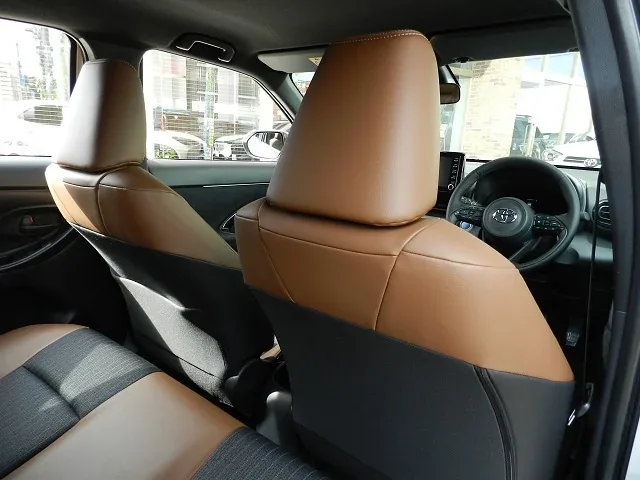 ヤリスクロス Z“Adventure” 専用のサドルタンの前席