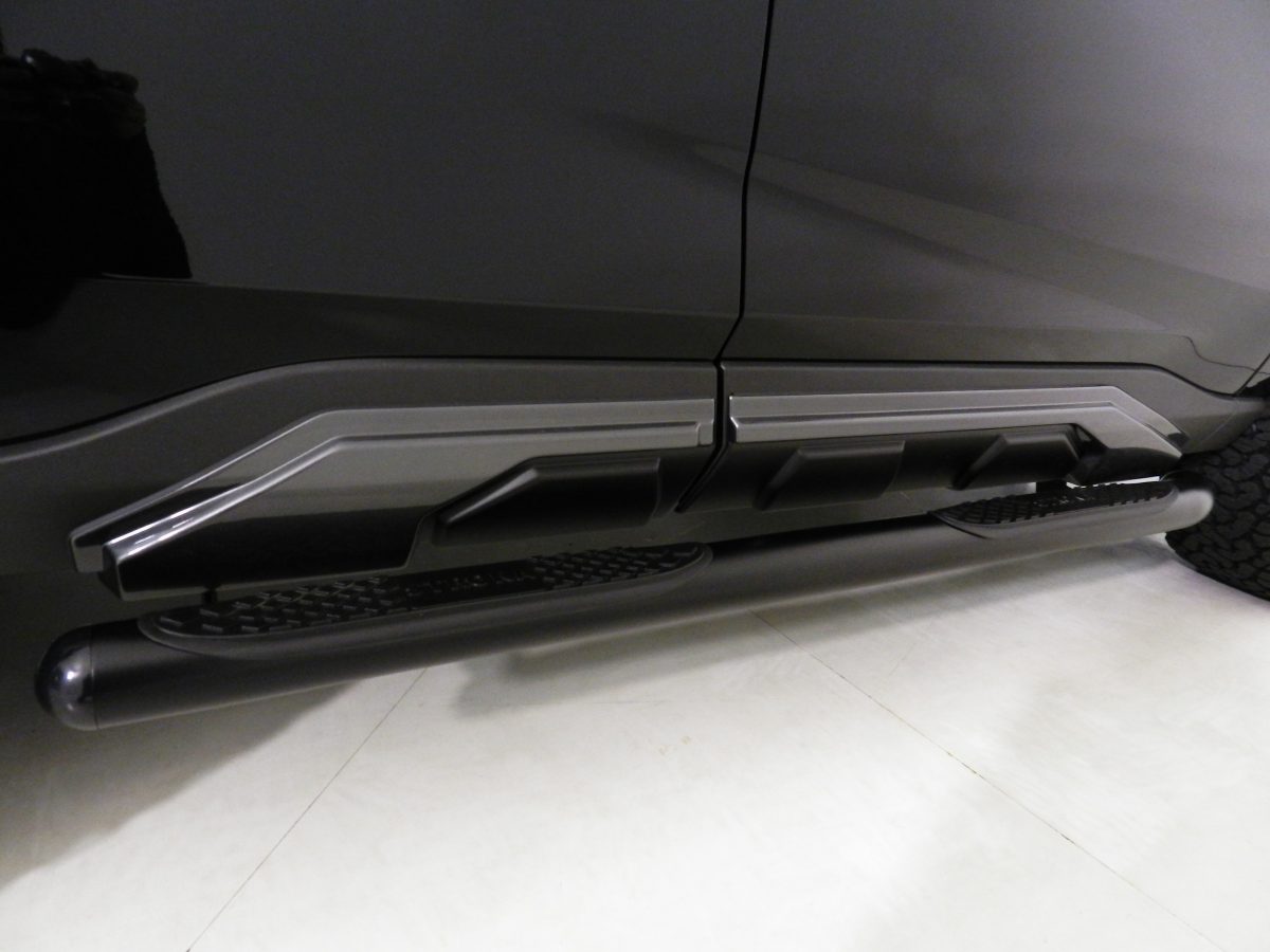 RAV4 サイドチューブステップ（ブラックパウダーコート）(エムズオート)
