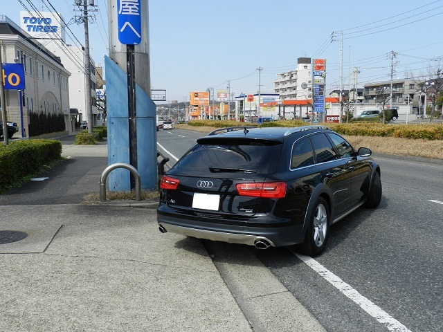 エムズオートでご納車したアウディ A6 allroad quattro 2016年式 ブラック 6