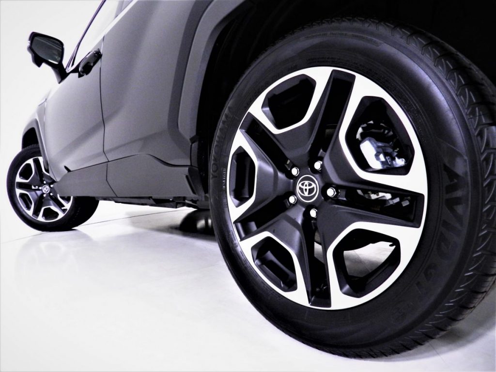トヨタ RAV4 ハイブリッド 実車写真3