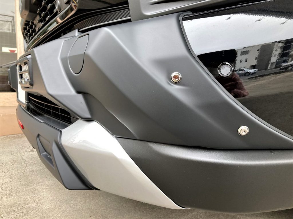 TRDバンパーガーニッシュの取り付け部分クローズアップ