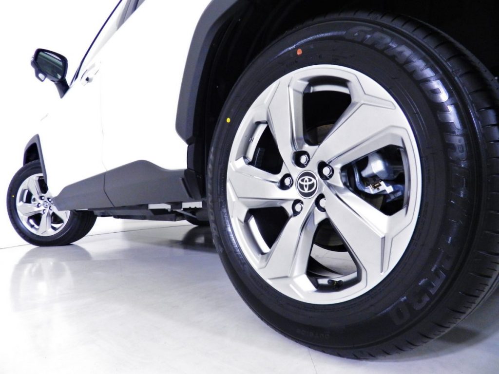 RAV4ハイブリッドのフロントタイヤとホイール